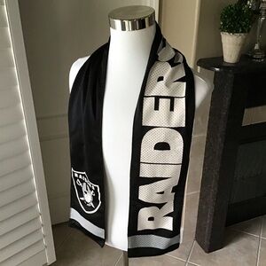 NFL Raiders Football Neck Scarf Muffler Black Fleece Zip Pocket Licensed Vintage